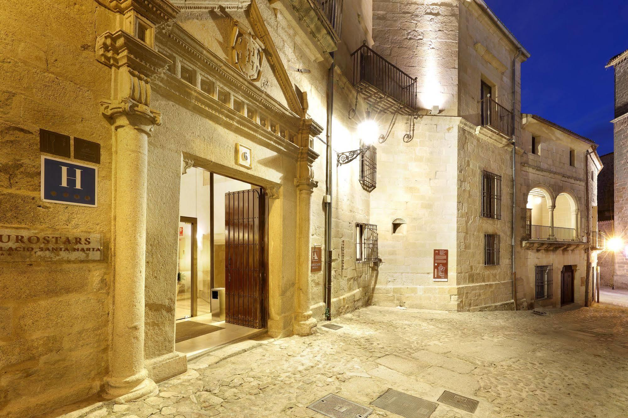Eurostars Palacio De Santa Marta Trujillo Bagian luar foto