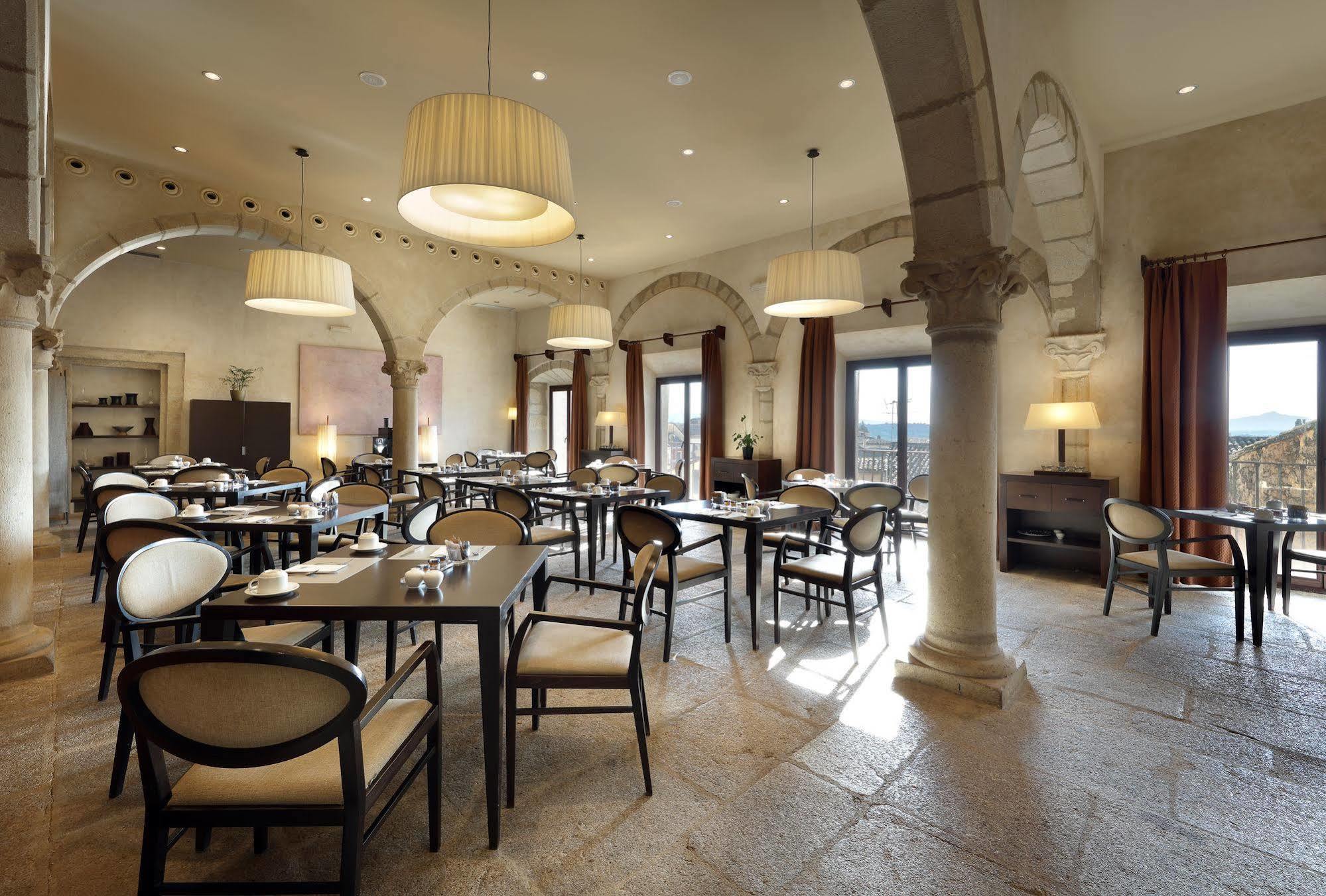 Eurostars Palacio De Santa Marta Trujillo Bagian luar foto