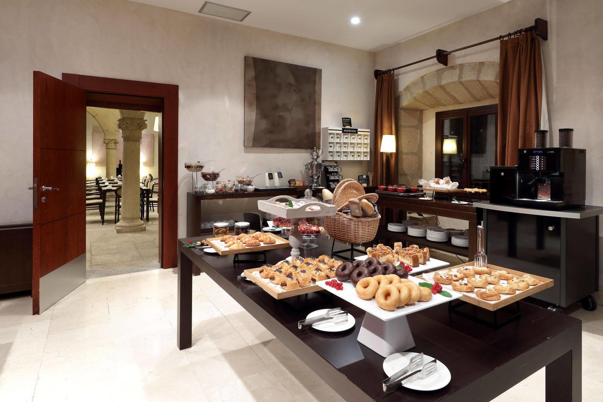 Eurostars Palacio De Santa Marta Trujillo Bagian luar foto